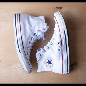 Women’s chuck Taylor converse size 7
